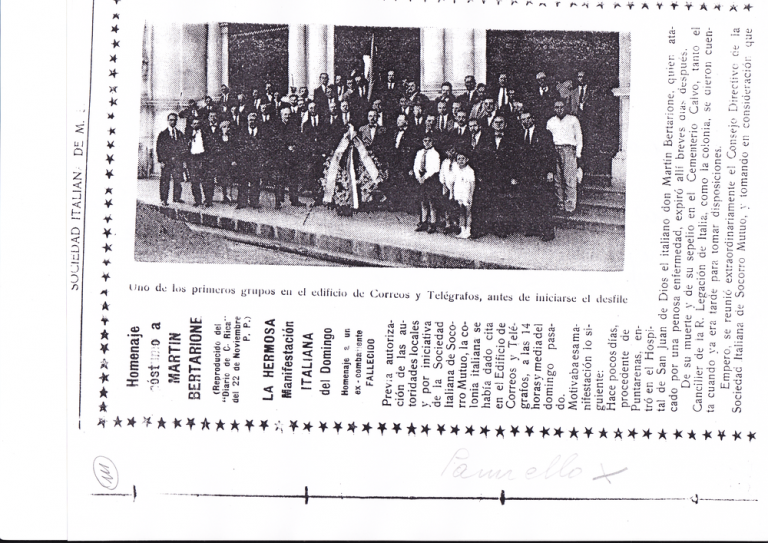 Anno 1930, frente edificio del Correo. Manifestazione della Società Italiana de Mutuo Soccorso.-1