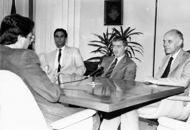 UMBERTO FARRI Y RAFFAELE IPOLITO FUNCIONARIOS DEL INSTITUTO DE COOPERACION UNIVERSITARIA ICU DE ITALIA 1990
