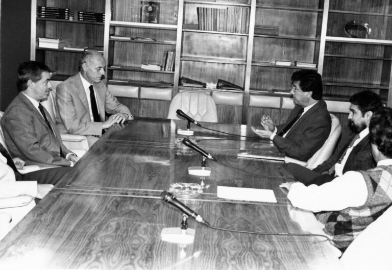UMBERTO FARRI Y RAFFAELE IPPOLITO COOPERACION UNIVERSITARIA DE ITALIA 1990