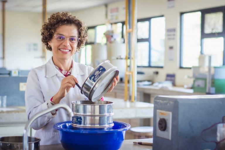Retratos Mujeres Ciencia TEC_2024_Isabel Guzmán_rgarita-14